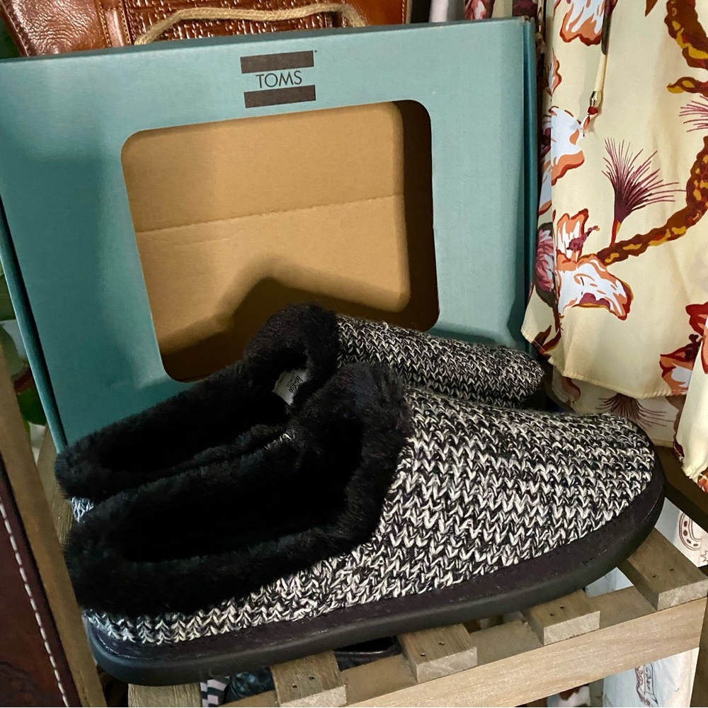 TOMS Black and White Knit Slippers
